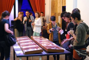 Exposició A Mutuo- Cristina Villar amb Quino Fernández i Pilar Gelonch.
